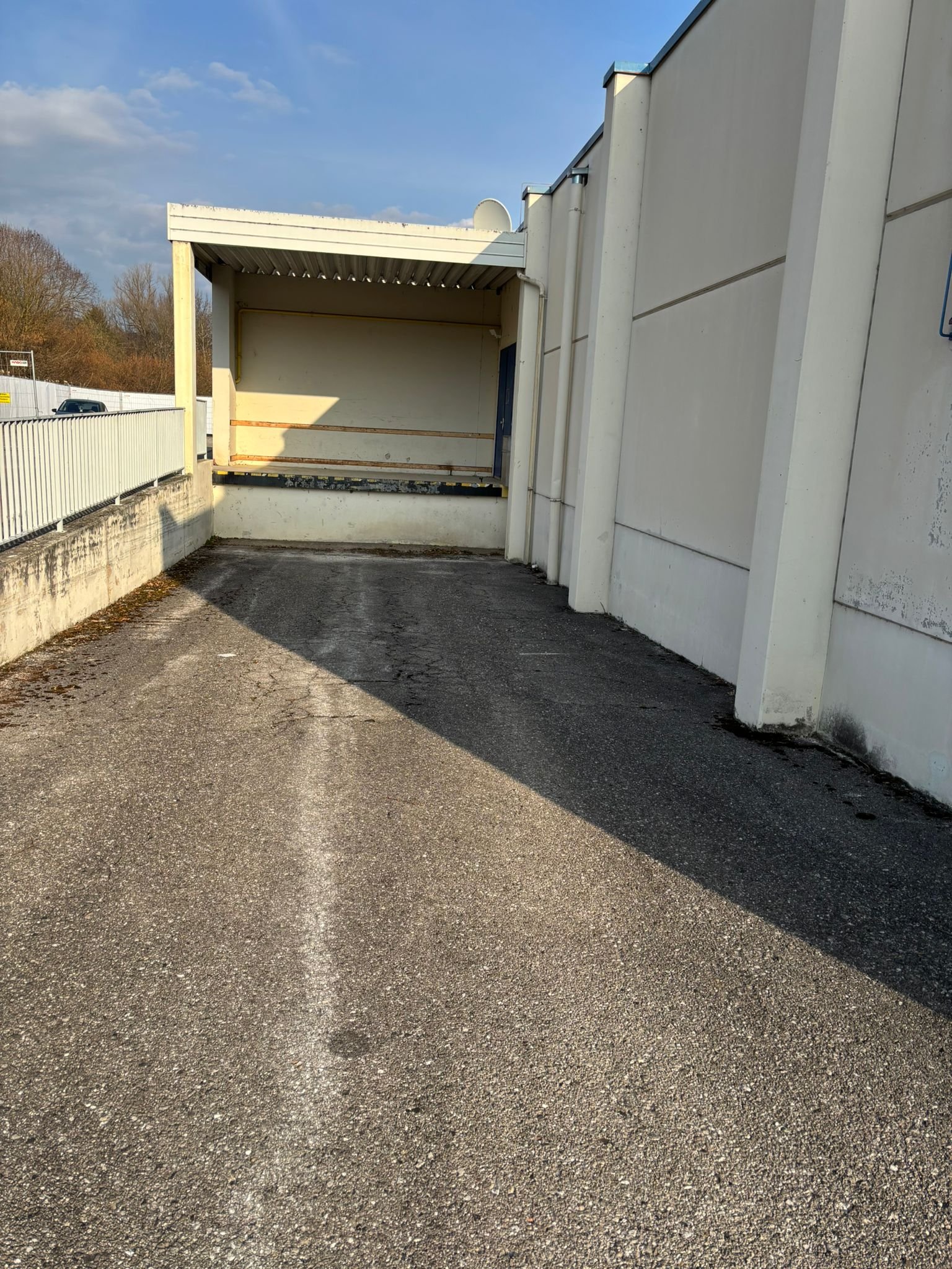 Werkstattfläche mit Außenbereich