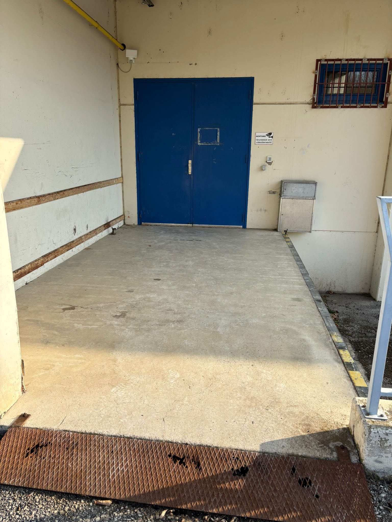 Werkstattfläche mit Außenbereich